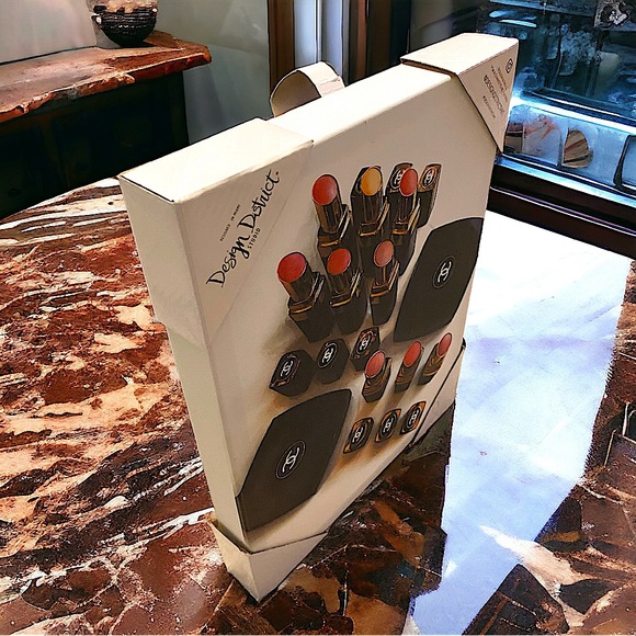 ๐ Design District Chanel Makeup Canvas Wall Art - Picture 2 of 3